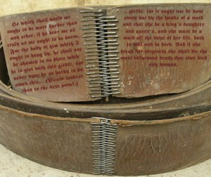 The strange girdle with text. Original photo by Wikipedia user StromBer.